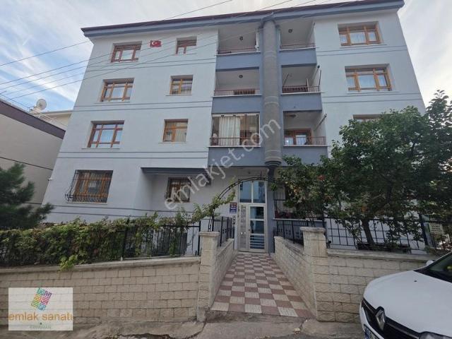 İstasyon Mahallesinde Ara Kat Kiralık 3+1 Daire