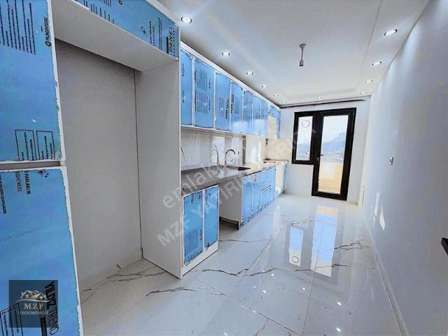 İstasyona Yakın 4+1 Deniz Manzaralı 200m2 Dublex