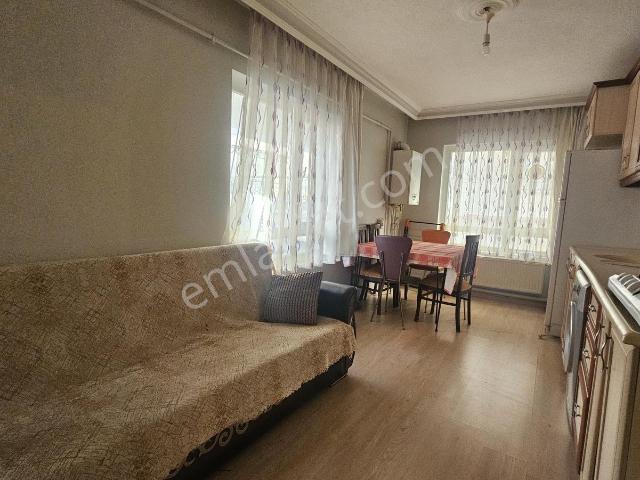 İstasyon'da 2+ Salon Mutfak Bir Eşyalı Kiralık Daire