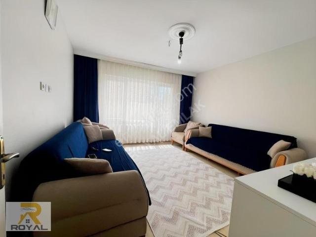 İstasyon'da Yarımburgaz Cad. Üzerinde 2+1 Satılık Daire