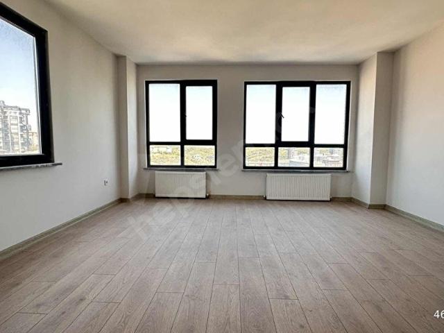 İSTİNYE VE ATLAS ÜNİVERSİTESİNE 450M 78DK YÜRÜME 2+1 KİRALIK