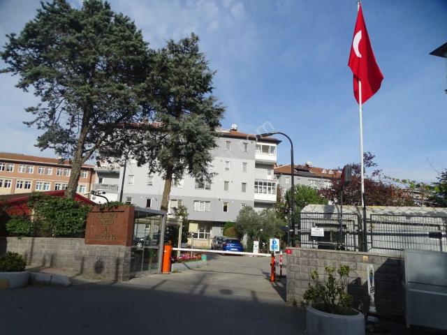 İstinye Boğaziçi Sitesi'nde 3+1 Kombili Arakat Daire