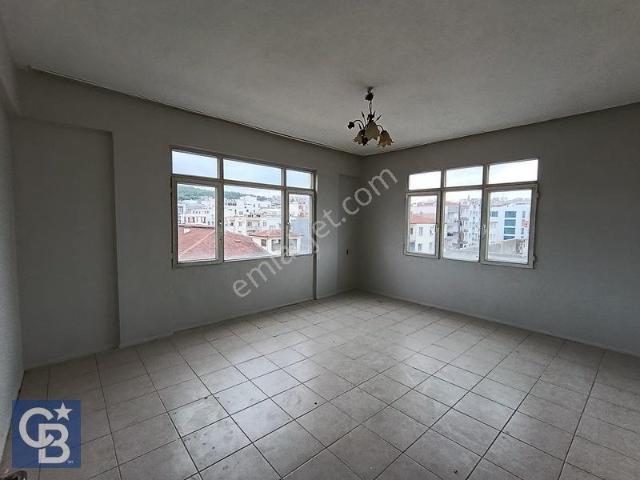 İstiklal Caddesi'nde Atatürk İlkokulu Karşısı Kiralık 2+1 Daire