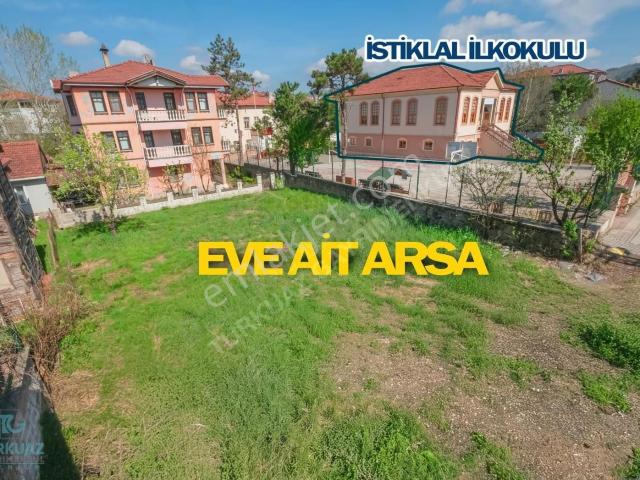 İstiklal Okulu Yanında Müstakil Tarzında Kiralık Daire Bahçeli