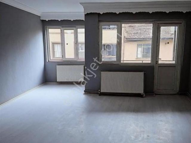 İstiklal Mahallesinde Temiz 2+1 Satılık Daire