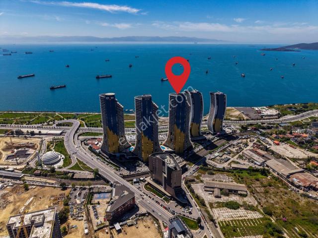İstmarina 'nın Tek Emsalsiz Satılık 5+1 Dairesi / Geniş Mutfaklı