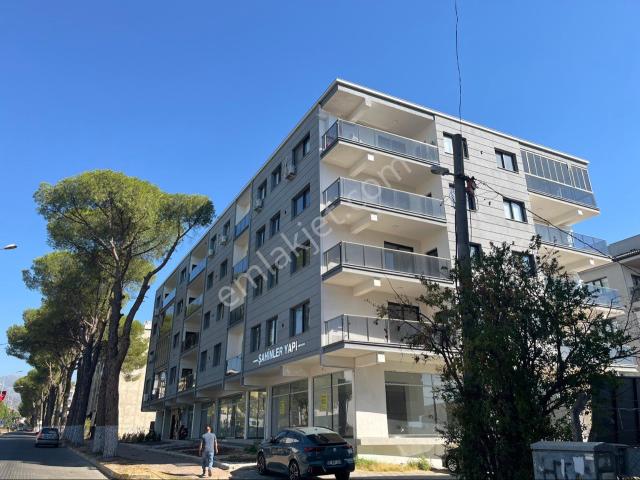İsabeyli'de Cadde Manzaralı Sıfır 3+1 Daire | 130 M² | 3. Kat