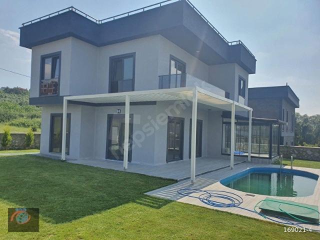 İSKANLI 500 M2 ARSA ÜZERİNE ŞAHANE MANZARALI MÜSTAKİL VİLLA