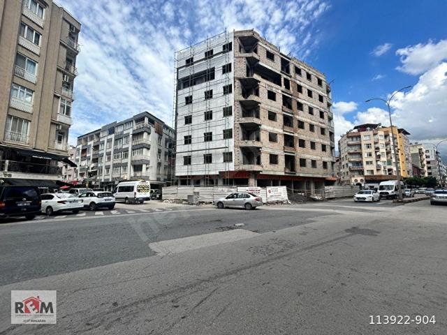 İskenderun Fener Caddesinde 3 Cephesi Yol, Dükkan Üstü 1. Kat 3+1