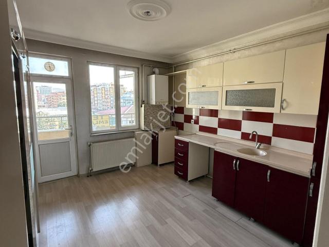 İskele Cad Polis Evi Civarında Satılık 3+1 Daire