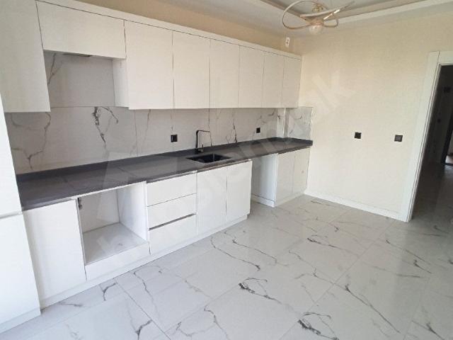 İSKELE CADDESİNDE ACİL SATİLİK 3+1 DAİRE