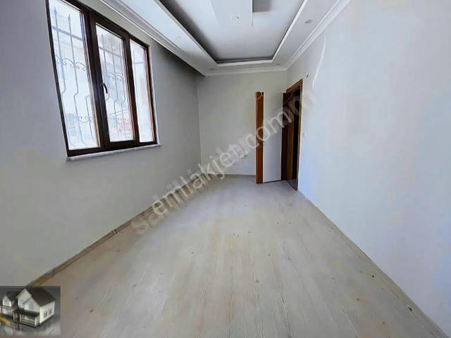 İslambeyde 8 Yıllık Binada Satılık 1+1 Kot 1 Daire