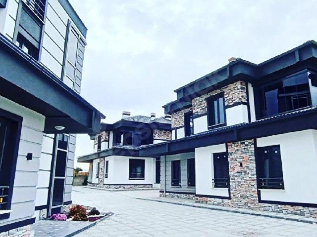 İSMAİLKAYA CADDESİNE YAKIN SIFIR VİLLA 5+1