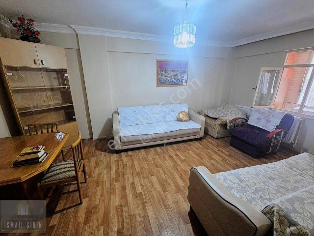 İsmail Şirinden Gemlik İstiklal Caddesi Üzeride Ara Kat 2+1 Daire