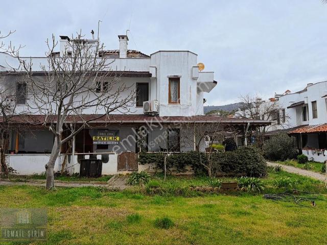 İsmail Şirinden Narlıda Denize Sıfır Havuzlu Sitede Dublex Villa
