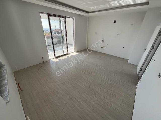 İsmail Kakaç Okulu Yanında 3+1 160m2 Sıfır Daireler