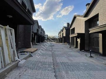 İsmail Kaya Caddesine 1 Parsel İçerde 5+1 Villamız Satılıktır