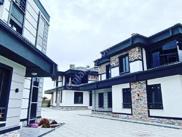 İsmailkaya Caddesine Yakın Sıfır Villa 5+1