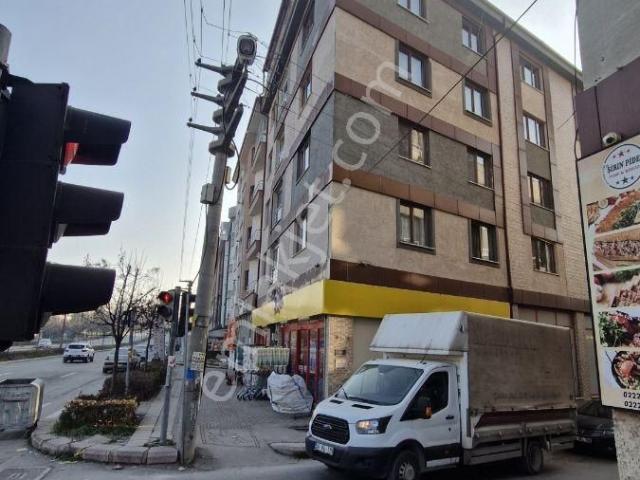 İsmet İnönü Caddesi Üzerinde | Geniş 3+1 | Ara Kat | Çift Balkon