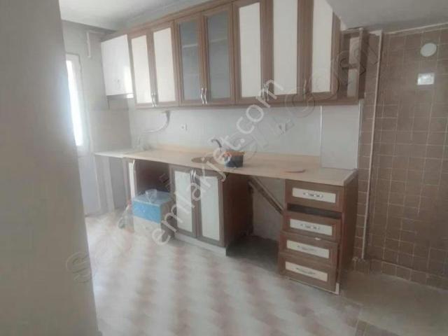 İsmet İnönü Caddesi Üzerinde Kiralık 2+1 Daire