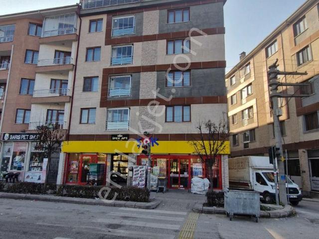 İsmet İnönü Caddesi'nde, Tramvaya Ve Hastaneye Yürüme Mesafesinde Fırsat 3+1!