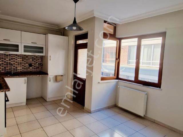 İsmet İnönü 2 Caddesi Üzeri Ara Kat Çift Balkon3+1 Kiralık Daire
