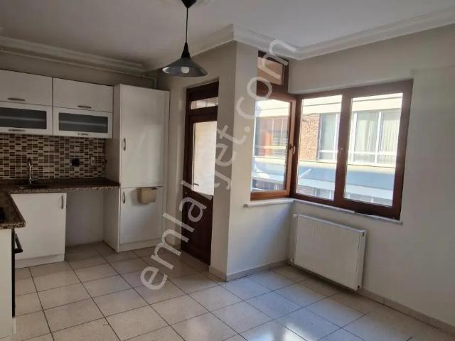 İsmet İnönü 2 Caddesi Üzerinde Asansörlü 3+1 Satılık Daire
