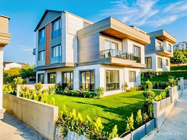 İVA'dan ACİL KAYAPADA FIRSAT 4+1 BAHÇELİ MANZARALI TRİPLEX VİLLA