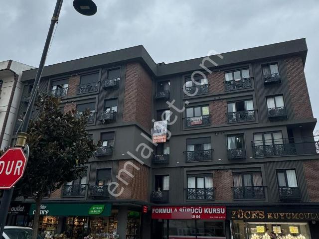 İşyerine Uygun Maltepe Merkez'de Satılık 2+1 Daire