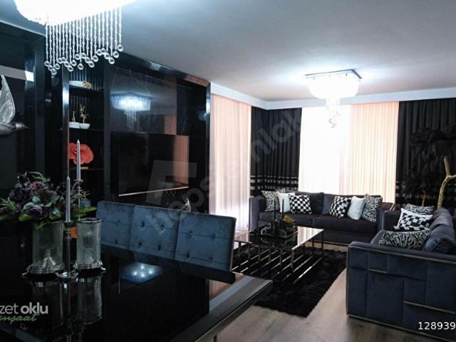 İZZET OKLU İNŞATTAN SİTE İÇERİSİNDE FULL SOSYAL DONATILI LÜX DAIRELER.