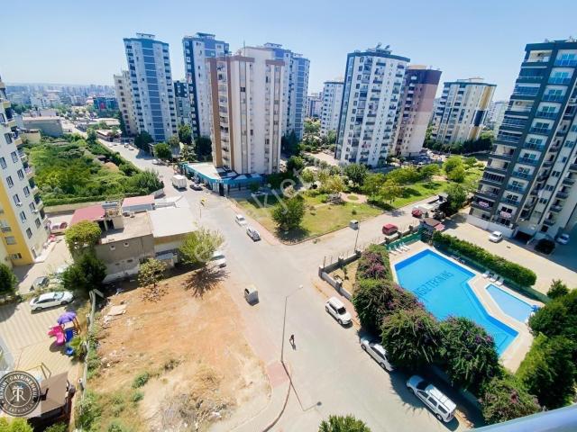 İzzetbegoviç Yürüme Mesafesi,hayat Büfe Sokağı,cepheleri Açık