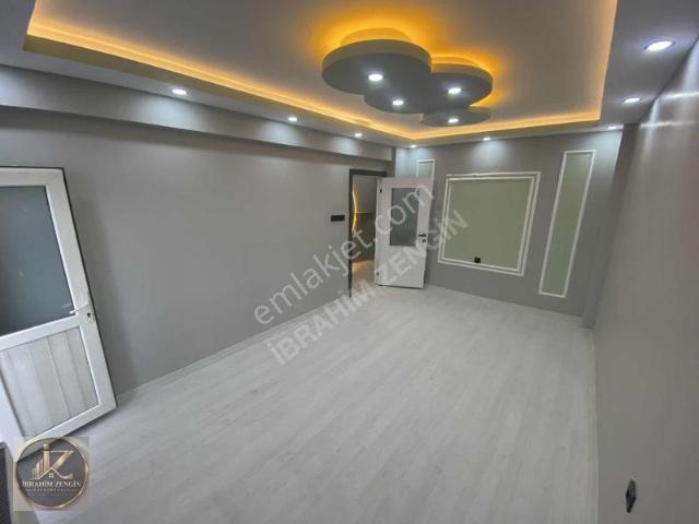 İz Yapı İnş.50.yıl Rkezi Konum Balkonlu Yüksek Giriş Daire