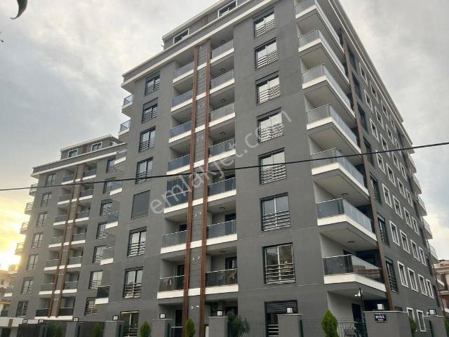 İzban Tramvay Yakını Havuzlu Geniş 3+1 Kiralık Daire