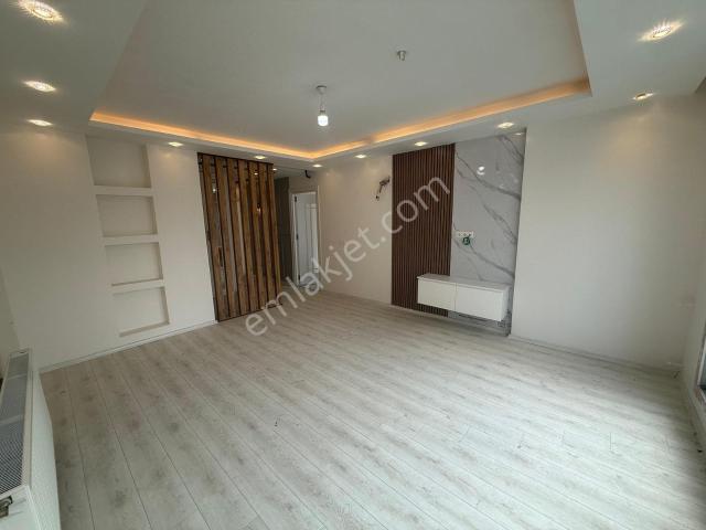 İz'den Full+full Yapılı 3+1 Kapalı Mutfak Çift Banyo Daire!