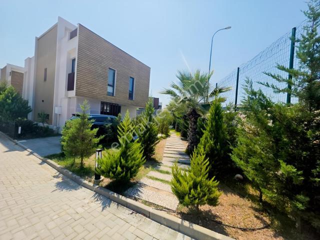 İz'den Kaçırılmayacak Fiyata Havuzlu Sitede 4+1 Villa