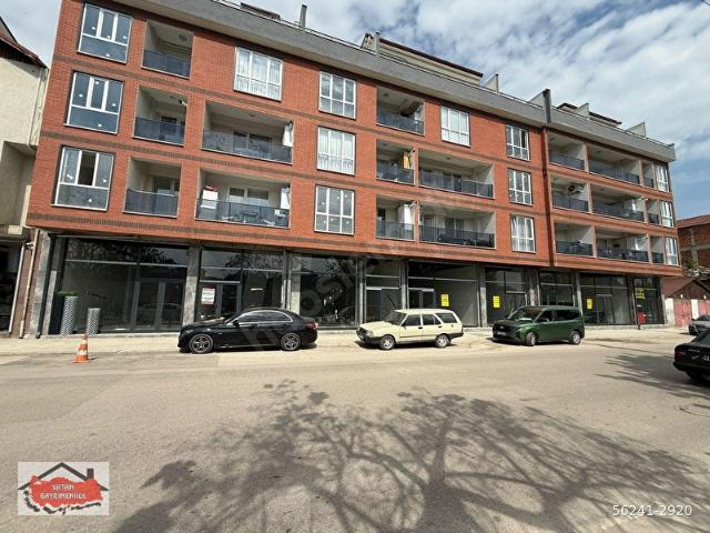İZMİT YENİŞEHİR DE SATILIK 1+1 CADDE ÜSTÜ BÜYÜK m2 ARAKAT DAİRE