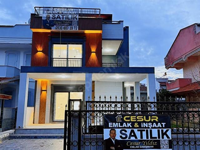 İZMİR DİKİLİ GÜLKENT SİTESİNDE SATILIK ULTRA LÜKS 5+1 VİLLA