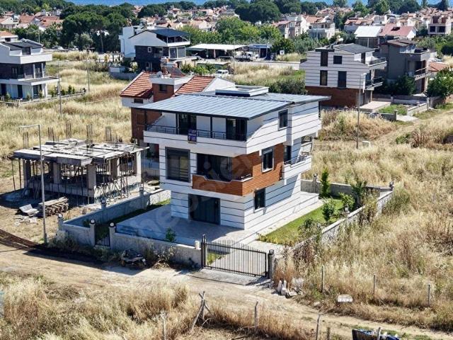 İZMİR DİKİLİ SALİHLERALTINDA 5+1 MÜSTAKİL LÜKS VİLLA