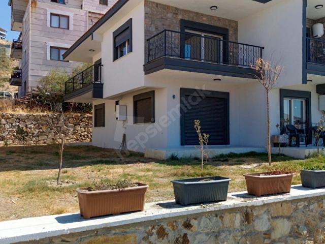 İZMİR FOÇA BAĞARASINDA MÜSTAKİL BÜYÜK BAHÇELİ SATILIK LÜKS DAİRE