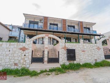 İZMİR FOÇA BAĞARASINDA MÜSTAKİL BAHÇELİ ANAYOLA YAKIN LÜKS VİLLA