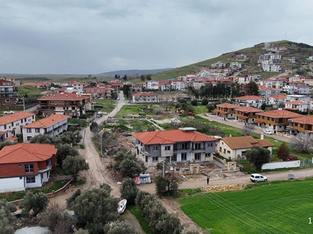 İZMİR FOÇA VİLLALAR BÖLGESİNDE FERAH SIFIR LÜKS SATILIK DAİRE