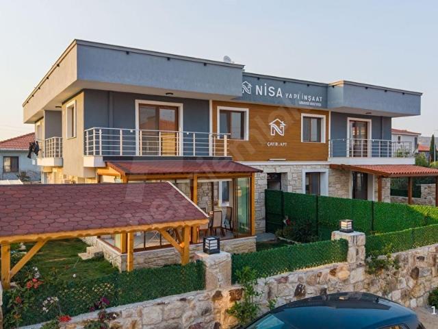 İZMİR FOÇA YENİBAĞARASI GENİŞ TERASLI LÜKS SATILIK 2+1 DAİRE
