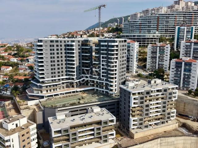 İzmir 35 Projesinde Full Havuz Ve Deniz Cephe Satılık 3+1 Daire