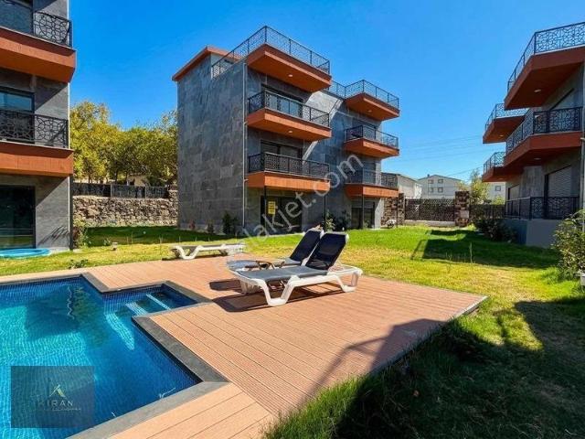 İzmir Aliağa Yenişakran'da Kiralık 5+1 Lüks Villa
