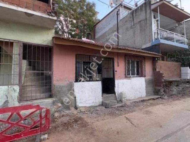 İzmir Bornova Altındağ Zafer Mahallesinde Satılık Müstakil Ev
