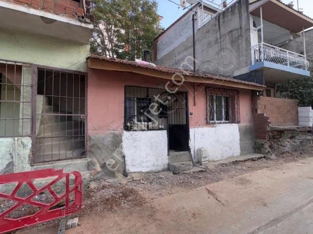 İzmir Bornova Altındağ Zafer Mahallesinde Satılık Müstakil Ev