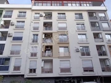 İzmir Bornova Erzenede Zeminde Geniş Kiralık 1+1 Eşyalı Daire