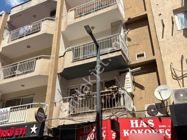 İzmir Bornova Kazımdirikte Küçükpark Meydanda Kiralık 3+1 Daire