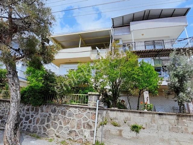 İzmir Bornova Satılık 3+1 Müstakil Bahçeli Ev