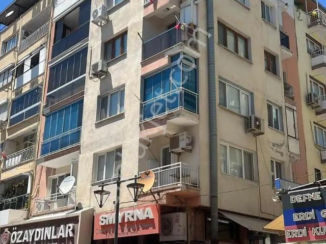 İzmir Bayraklı Sevgi Caddesi'nde 3+1 Daire